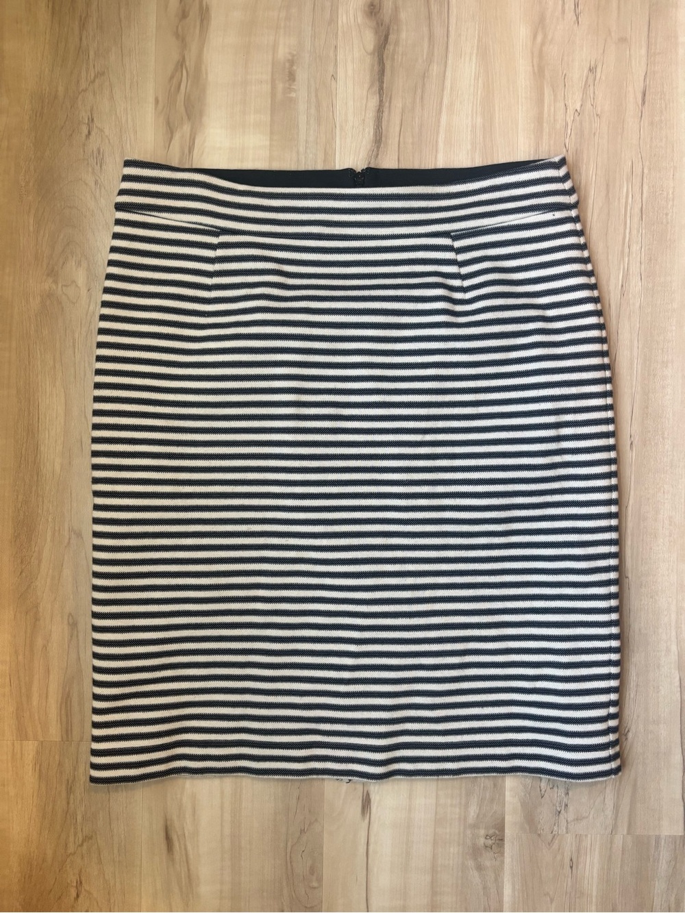 like new - banana republic pencil skirt - size 10